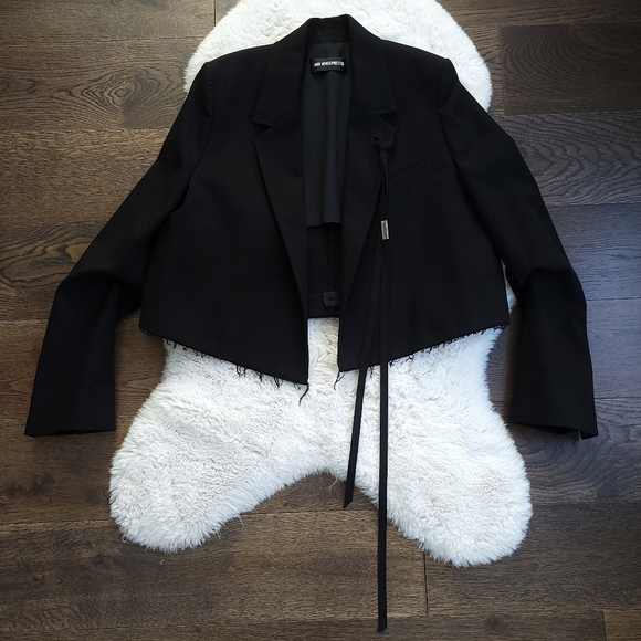 Ann Demeulemester Inge Minimilist Cropped Raw Hem Blazer - Picture 2 of 11